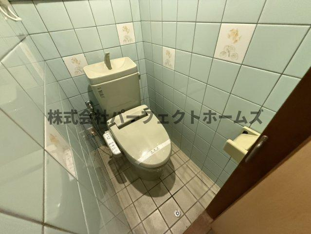 黒原新町テラスハウスのトイレ|落ち着いた色調のトイレです