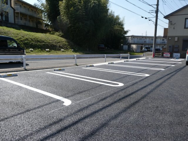 Rainbow Takatsuの駐車場