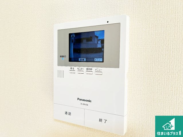 現地説明会　生駒市小明町の防犯設備|カラーモニターインターホン！声だけでなく来訪者の姿や顔がモニターで確認できるので、小さなお子様がいらっしゃるご家庭でも安心できます！