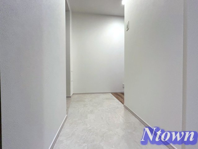 【玄関】 | S-RESIDENCE高岳bresa(ブレサ) | 明るい玄関です