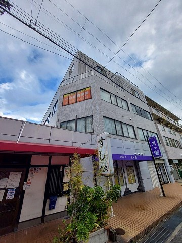 ニューハーモニーセンタービルの外観