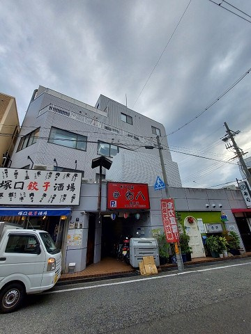 ニューハーモニーセンタービルの外観