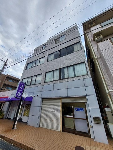ニューハーモニーセンタービルの外観