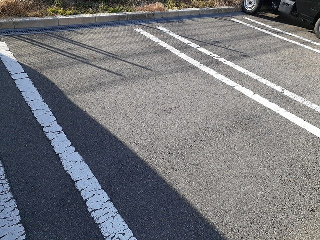 ルミエール菱川の駐車場