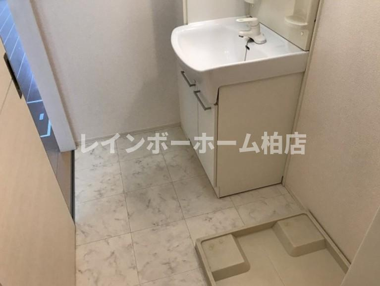仲介手数料（賃料の1.10ヵ月）の50％OFF対象物件！の洗面所|脱衣スペースもあります