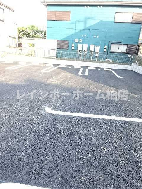 【仲介手数料：50％OFF】対象物件！の駐車場|駐車場があるので、車を買う予定の方も安心です