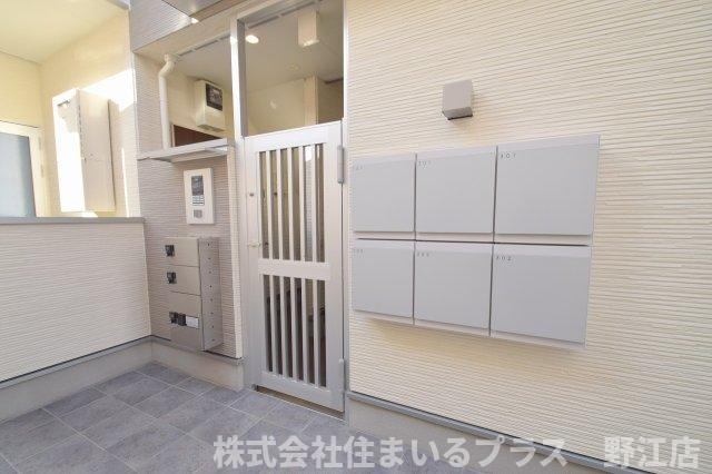 ハーモニーテラス中宮のエントランス