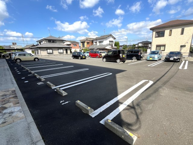 サニーフラット新八代の駐車場