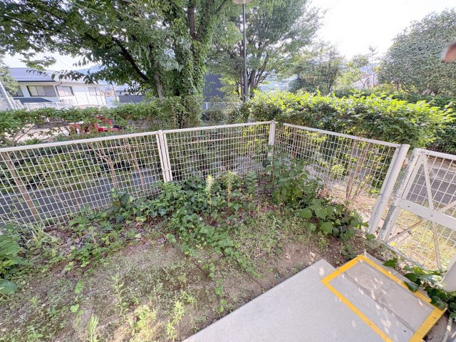 ロイヤルヒルズ東生駒の庭