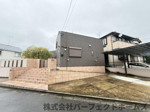 氷室台1丁目戸建の駐車場|車をお持ちの方に嬉しい駐車場付きの物件です
