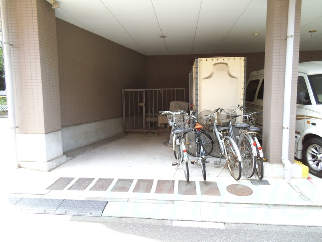 ガーデンパークカタノのその他共用部分|敷地内に駐輪場あります