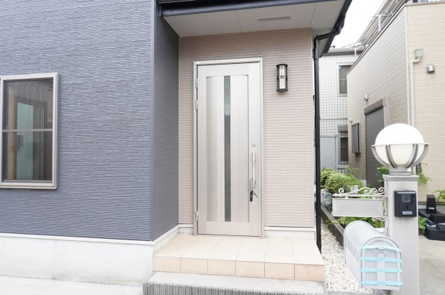 越谷市大字袋山 中古戸建の玄関