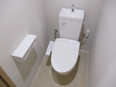 【トイレ】 | ロイジェント安謝新都心 | ※室内写真は604号室を使用しています。