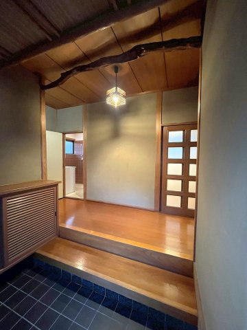 上高野　中古住宅の玄関