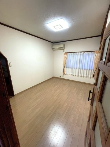 上高野　中古住宅の洋室