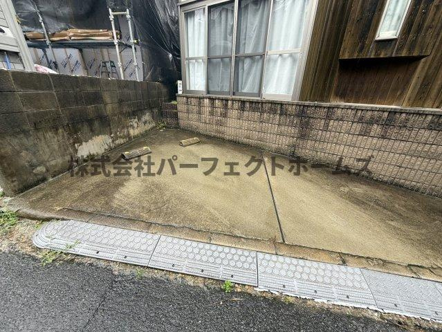 太秦中町戸建　賃貸の駐車場|駐車場があります