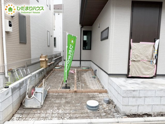 流山市東初石166①　新築戸建　1号棟の駐車場|1台分可能な駐車スペース（車種により異なる場合がございます。）