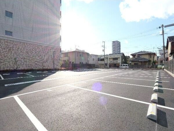 プレジオ御幣島ASIANの駐車場