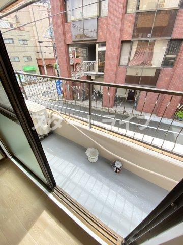 大阪市淀川区東三国６丁目の賃貸マンションのバルコニー