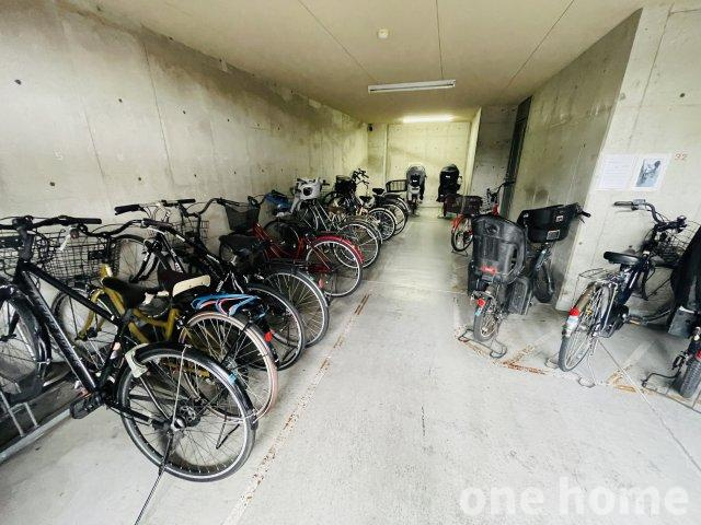 セントポリア東三国の駐輪場|◆駐輪場は屋内にあり、自転車が雨風にさらされる心配がありません！
◆最新の空き状況など、詳細につきましてはお気軽にお問い合わせください！