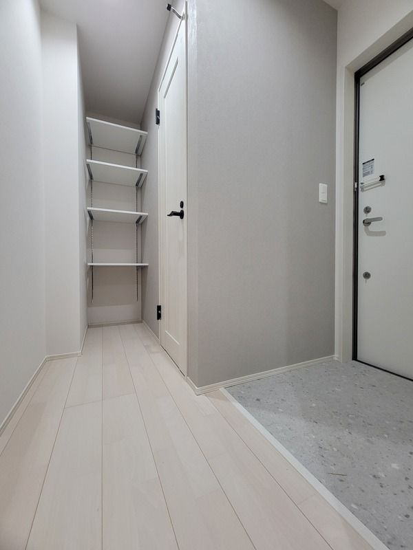 Louis Apartment 武庫川の玄関