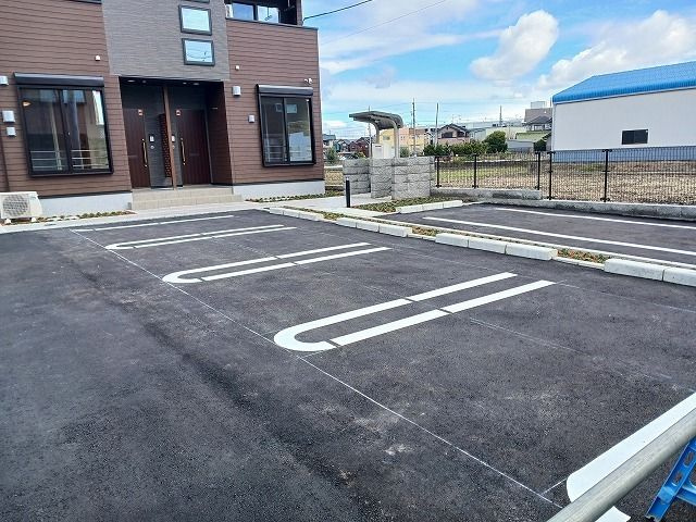 ルチェンテⅡの駐車場