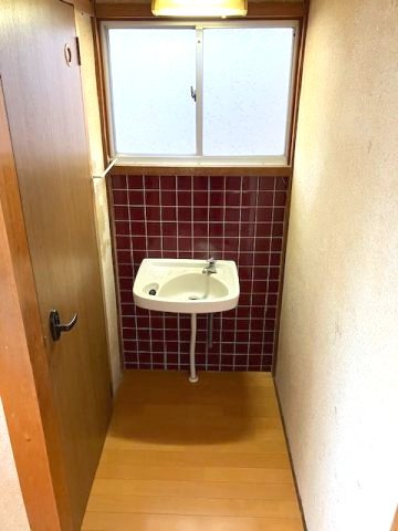 敦賀市新松島町中古戸建のトイレ|手洗い