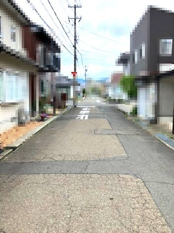 敦賀市新松島町中古戸建の前面道路含む現地写真