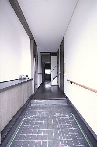 KEM日光市猪倉1期　中古戸建の玄関|〇玄関〇
広さのある玄関です。ホールには手すりがございます。