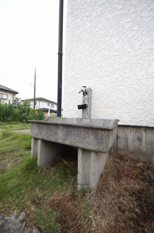 KEM日光市猪倉1期　中古戸建の庭|〇立水栓〇
玄関わきに水栓がございます。