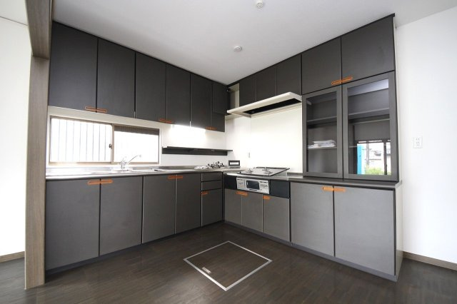 KEM日光市猪倉1期　中古戸建のキッチン|〇キッチン〇
L型キッチン　3口ガスコンロつきです