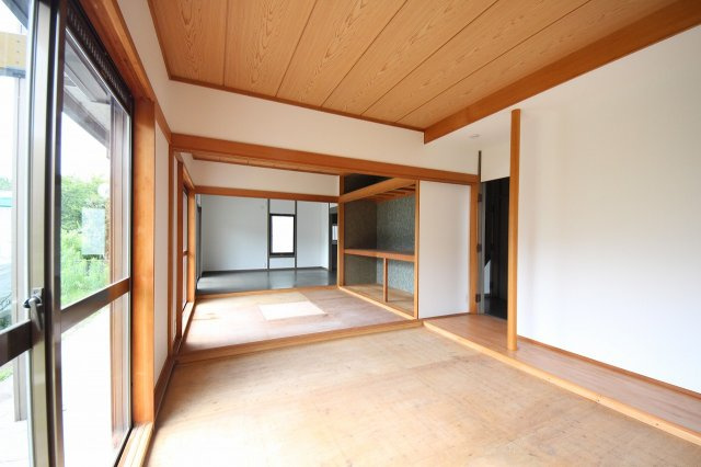 KEM日光市猪倉1期　中古戸建の和室|〇和室〇
リビングの続き間4.5帖と6帖の和室です。タタミとフスマは交換前です。