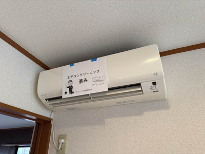 【設備】 | ウエストタウン | 暑い夏や寒い冬に大活躍！リビングダイニングキッチンにあるエアコンです☆冷暖房完備で1年中快適に過ごせます♪