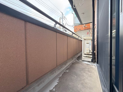 【バルコニー】 | ウエストタウン | バルコニーは東向き！すがすがしい朝日がお部屋に入ってきます☆2部屋から出入りできるのでお洗濯物の出し入れに便利♪