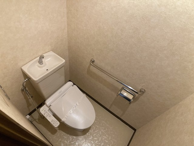 ベガ中上のトイレ|温水洗浄便座付きトイレ