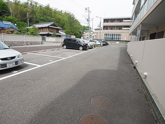 ベガ中上の駐車場|駐車場を完備