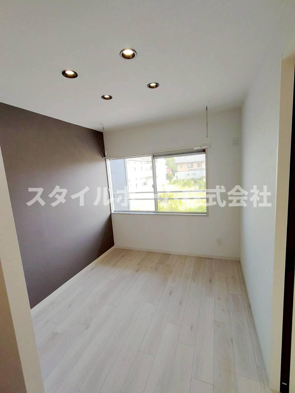 フレグランススズキAの居間・リビング|同建物内別部屋（間取り違います。）の写真です。