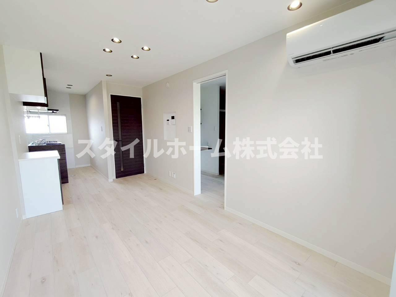 フレグランススズキAの居間・リビング|同建物内別部屋（間取り違います。）の写真です。