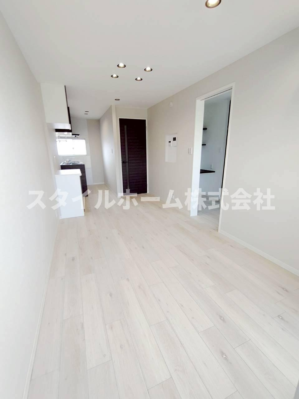 フレグランススズキAの居間・リビング|同建物内別部屋（間取り違います。）の写真です。