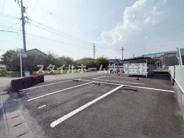 フレグランススズキAの駐車場