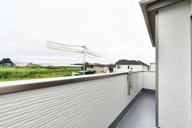 伊奈町栄１丁目46番　全8棟　F号棟のバルコニー