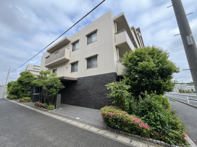 レジディア東松戸の玄関