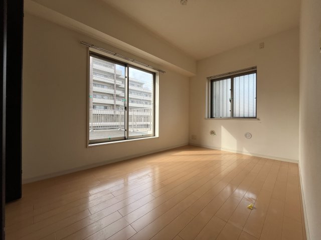 レジディア東松戸の洋室