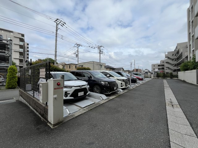 レジディア東松戸の駐車場