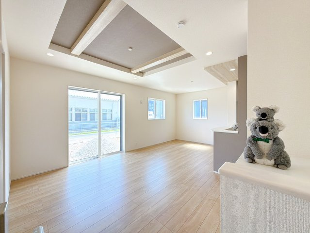 【居間・リビング】 | 前橋市北代田町　新築住宅 | 家族が自然と集まるリビング・ダイニング明るい光が差し込み、笑顔があふれる心地よい空間です。ゆったりとした広さで、くつろぎの時間をお過ごしいただけます。