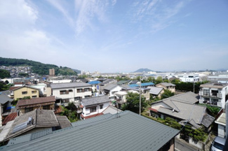【展望】 | 【上質リフォーム】スターランド矢野駅前 | 【四季を感じる】
四季の移ろい・爽やかな青空や風を感じられ
自然を愉しめるパノラマビュー。
毎日の暮らしに余裕を感じさせてくれる、
遮る物の無い開放的な眺望を是非、ご堪能ください。