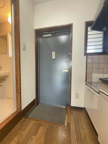 真装マンションの玄関