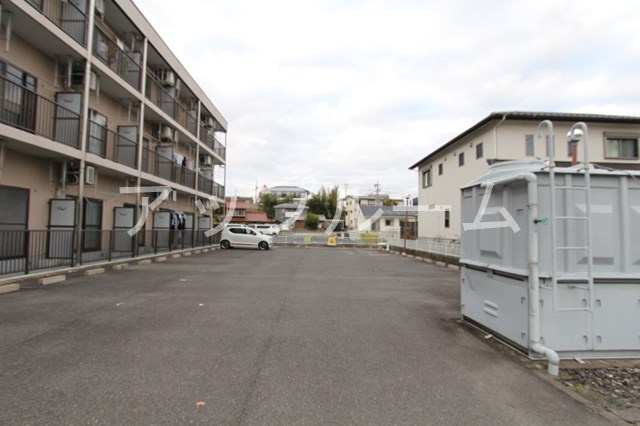 カレッジハイツ春日井の駐車場