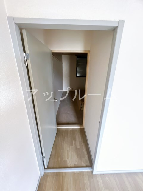 メゾンドール小木の玄関