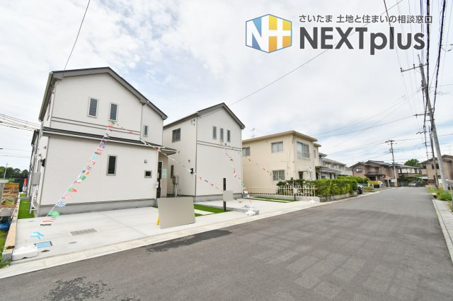 伊奈町栄１丁目46番　全8棟　B号棟の前面道路含む現地写真